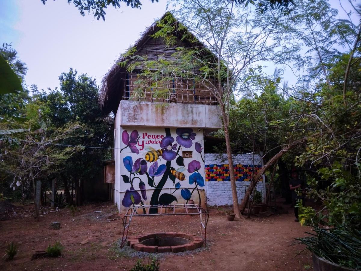 Peace Garden Hostel Auroville Buitenkant foto