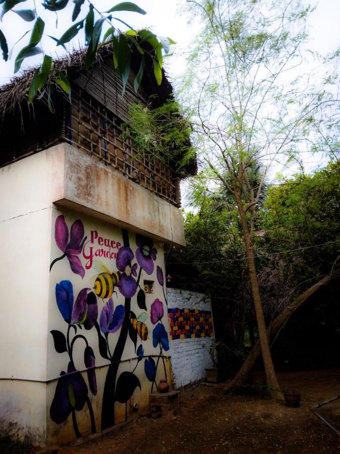 Peace Garden Hostel Auroville Buitenkant foto