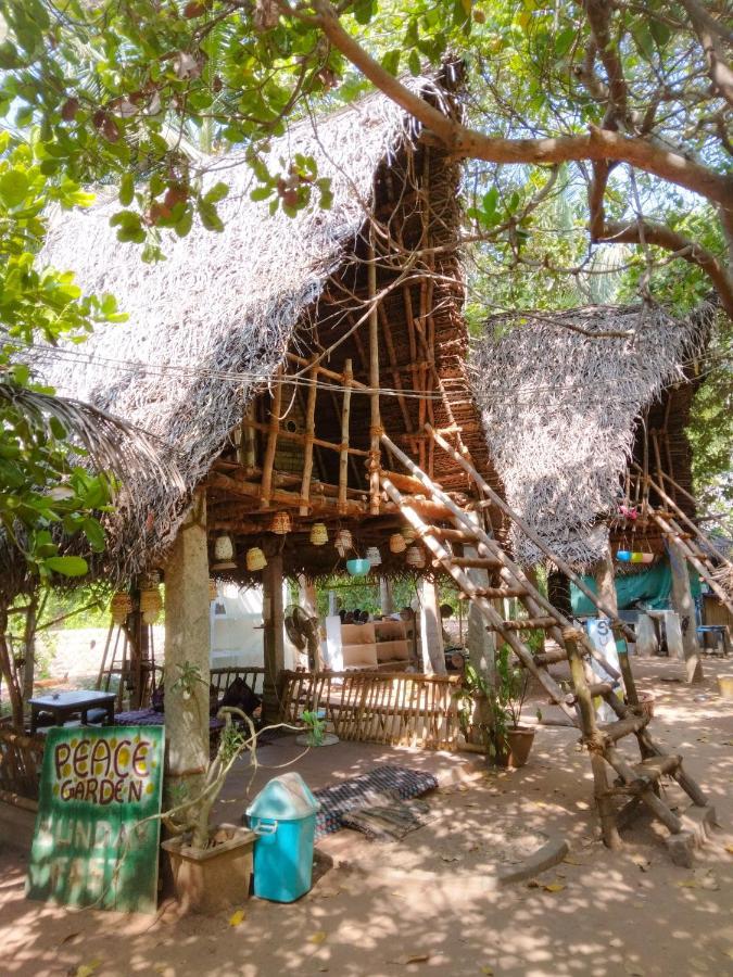 Peace Garden Hostel Auroville Buitenkant foto